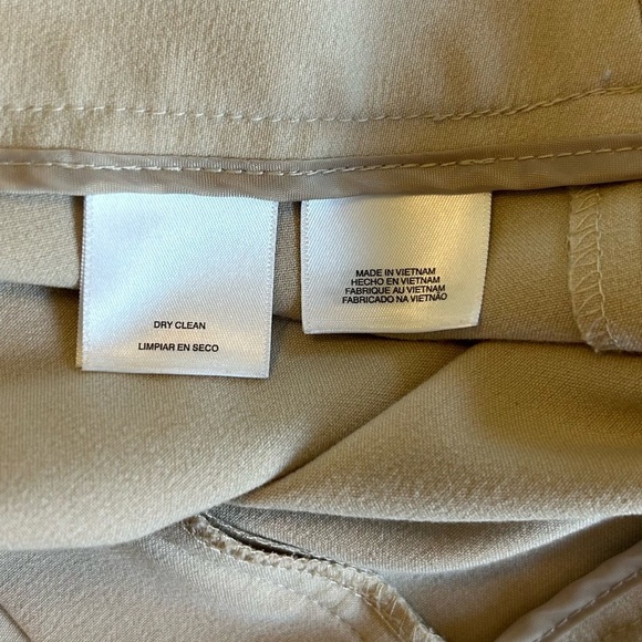 Anne Klein Women's Beige Viscose Blend Dress Pants Trousers Measures 35” x 32”. - Picture 6 of 10